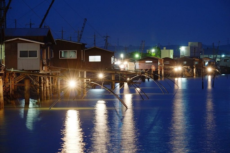 児島湾に浮かぶ小屋で…。